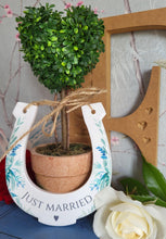 Load image into Gallery viewer, Wedding Horseshoe Hanger