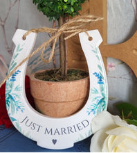 Load image into Gallery viewer, Wedding Horseshoe Hanger
