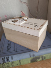 Load image into Gallery viewer, Wooden Keepsake Box