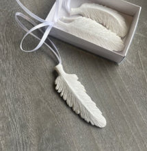 Load image into Gallery viewer, White Feather hangers
