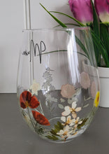Load image into Gallery viewer, Floral Stemless Mum Wine Glass