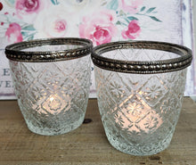 Load image into Gallery viewer, Vintage Daisy Tea light holder