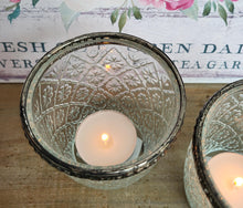 Load image into Gallery viewer, Vintage Daisy Tea light holder