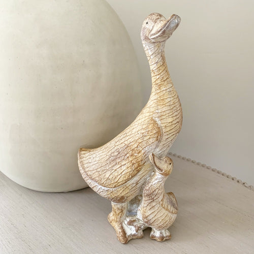 Wood effect Mother duck and duckling