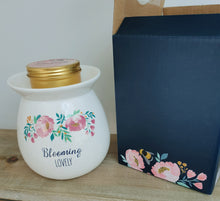 Load image into Gallery viewer, Large Wax melt Burner &#39;Blooming Lovely&#39; gift set