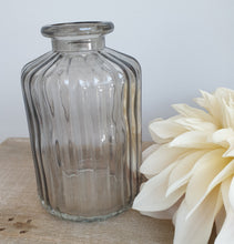Load image into Gallery viewer, Grey Bud vase