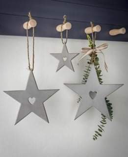 Set of 3 Grey wooden stars with hearts