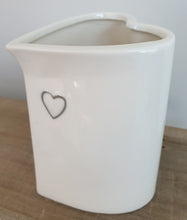 Load image into Gallery viewer, Small Heart shaped Vase