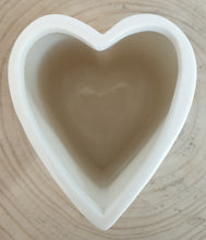 Load image into Gallery viewer, Small Heart shaped Vase