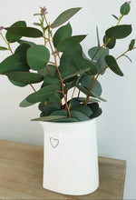 Load image into Gallery viewer, Small Heart shaped Vase