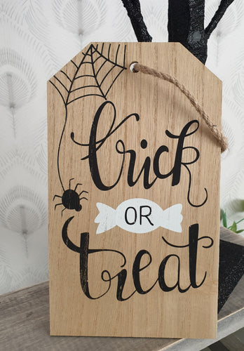 'Trick or Treat 'hanging halloween plaque